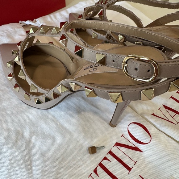 Valentino Garavani Rockstud Caged Pump 100mm - Picture 9 of 13